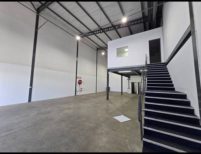 245M² WAREHOUSE TO LET IN MEADOWDALE